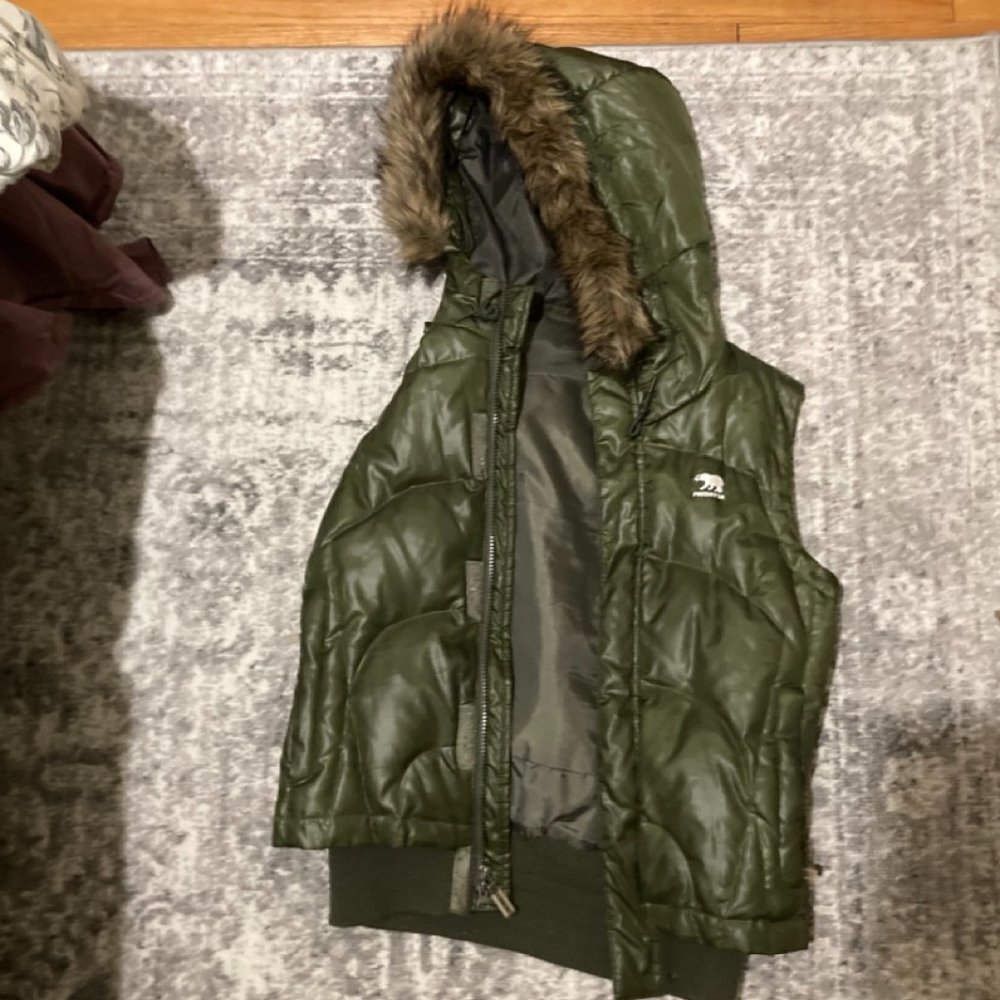 Predator Hooded Army Green Vest Size M